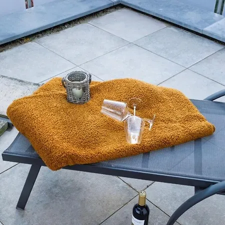 Schoene In Mit Grosser Terrasse!