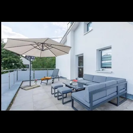 Schoene In Mit Grosser Terrasse! דירה Grafenberg (Baden-Wurttemberg)